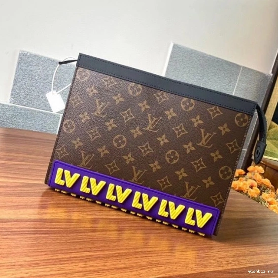 WIS VUITTON VOYAGE LOUIS MM POCHETTE 0304